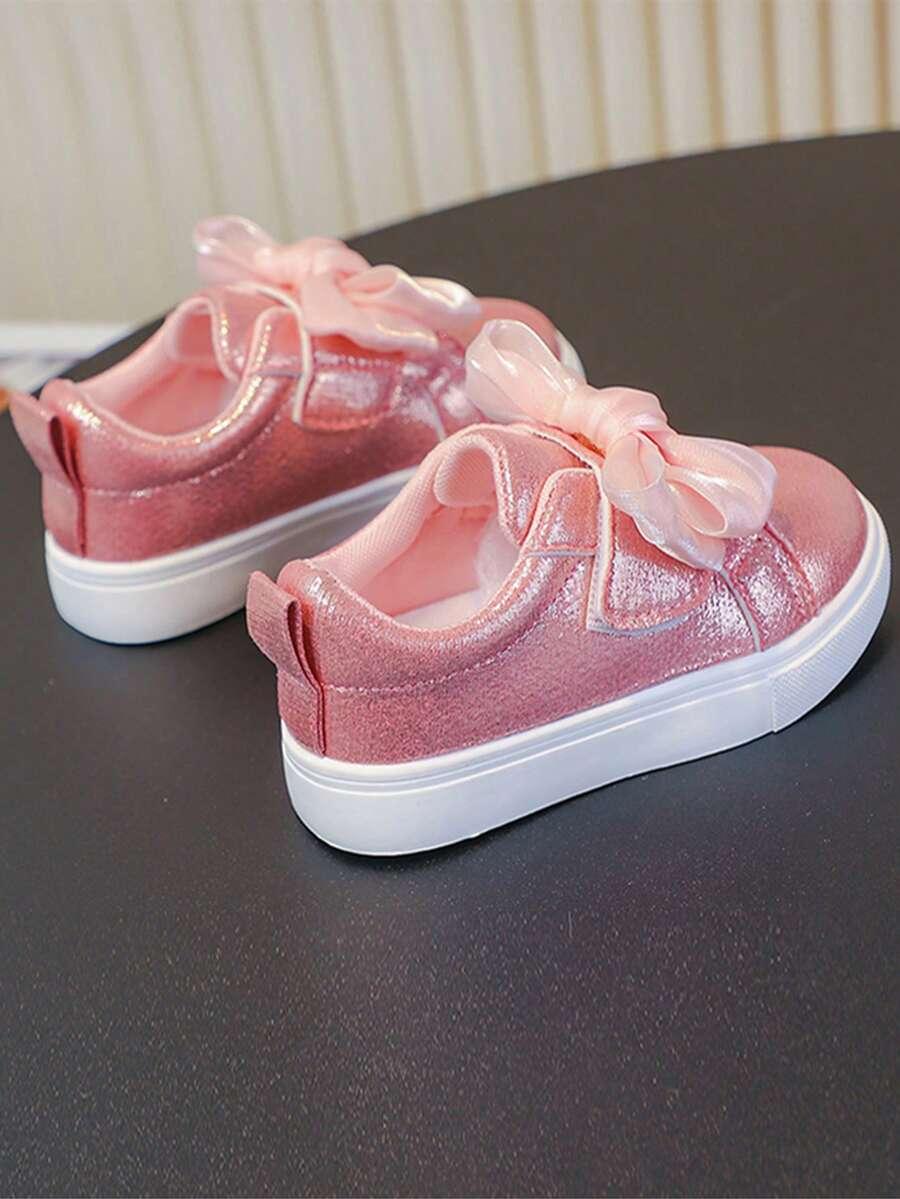 różowe buty sportowe