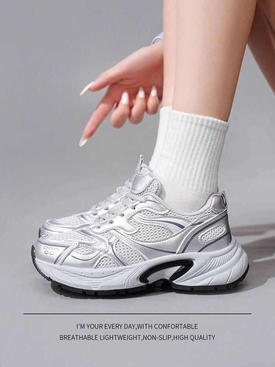 sznurowane buty sportowe