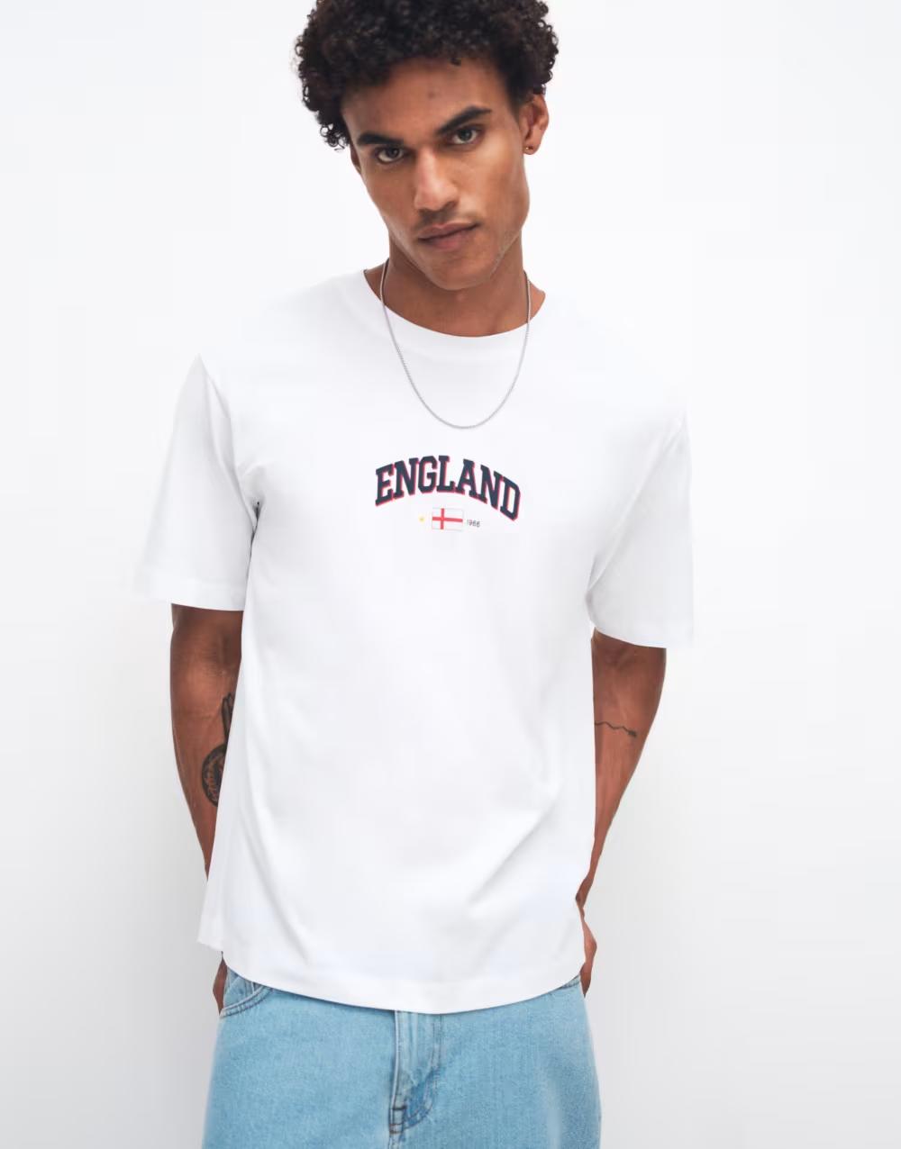 BIAŁY T-SHIRT Z KRÓTKIM RĘKAWEM NADRUK