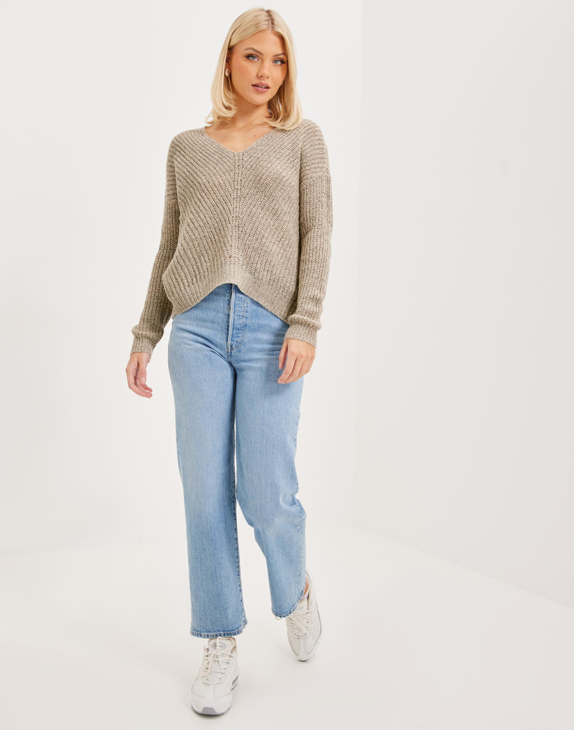 beżowy sweter z długim rękawem v-neck