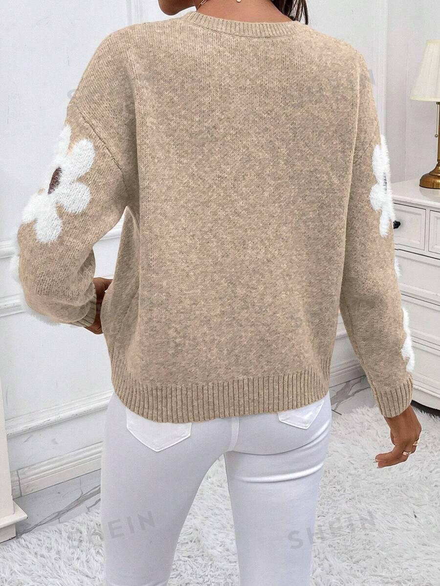 BEŻOWY SWETER WZÓR KWIATY 