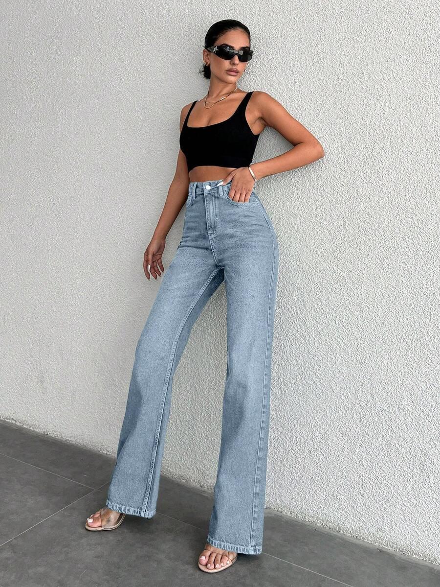 niebieskie spodnie jeans