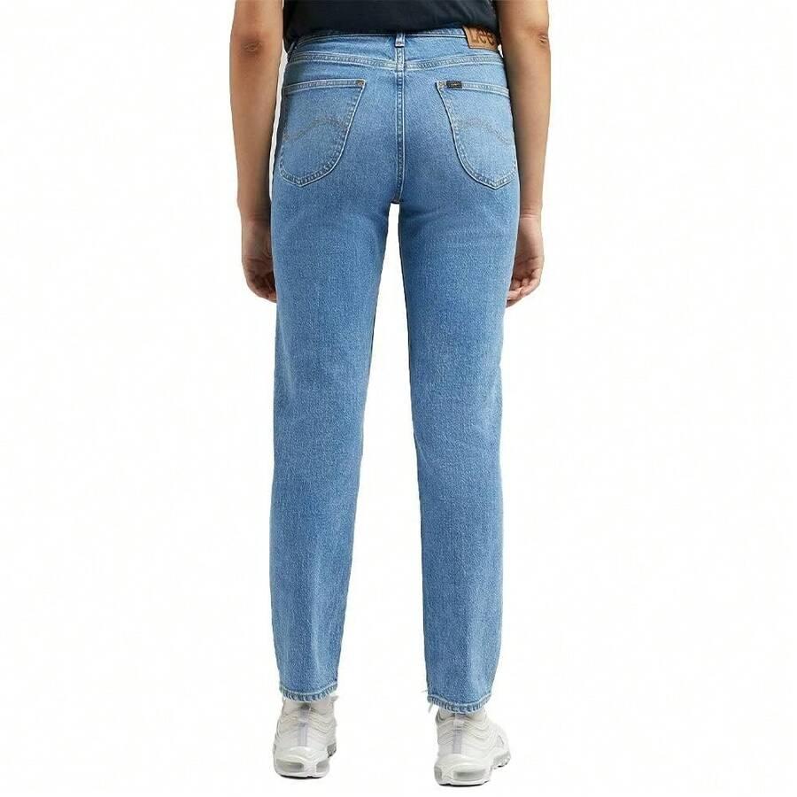 niebieskie spodnie jeans