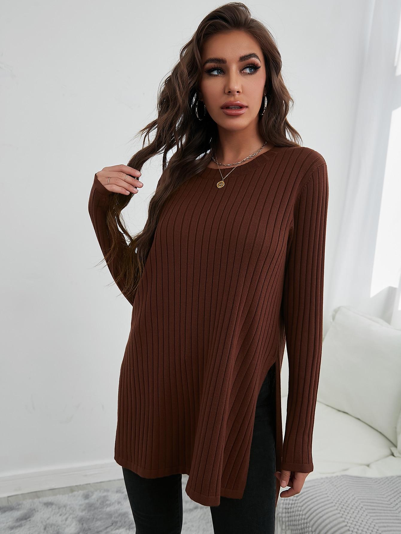 SWETER PRĄŻKOWANY Z ROZCIĘCIAMI 