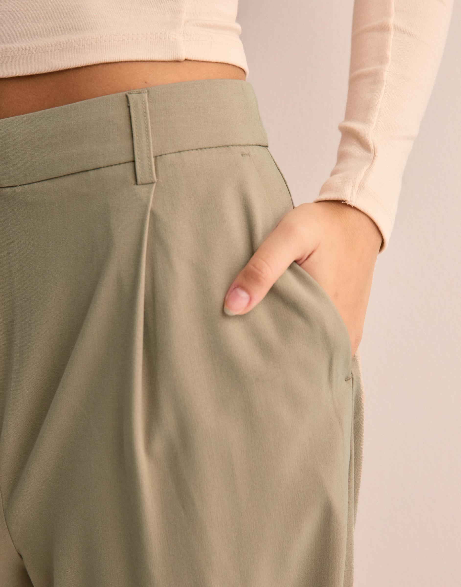 beżowe spodnie baggy kieszenie casual zamek