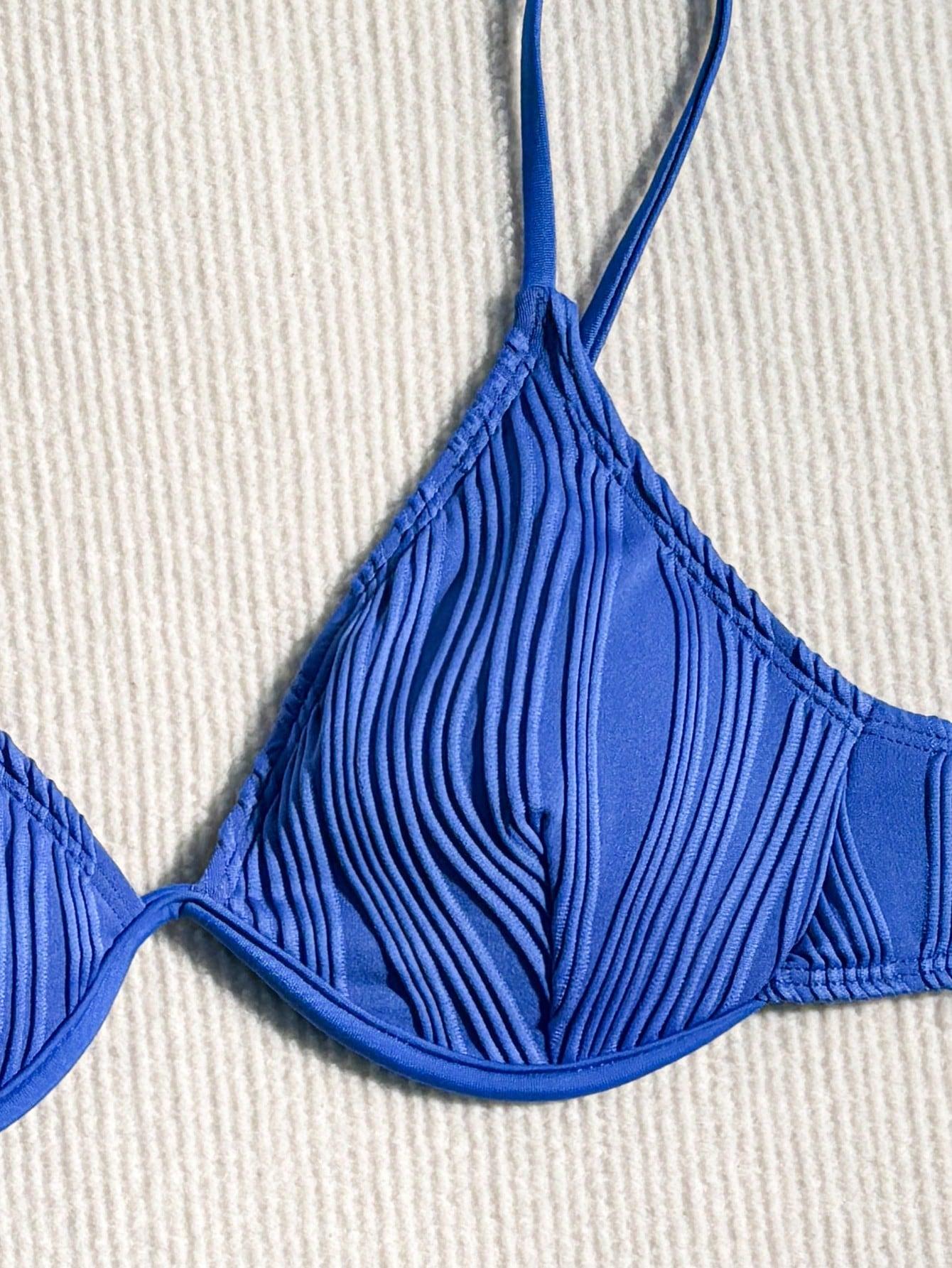 niebieska góra od bikini