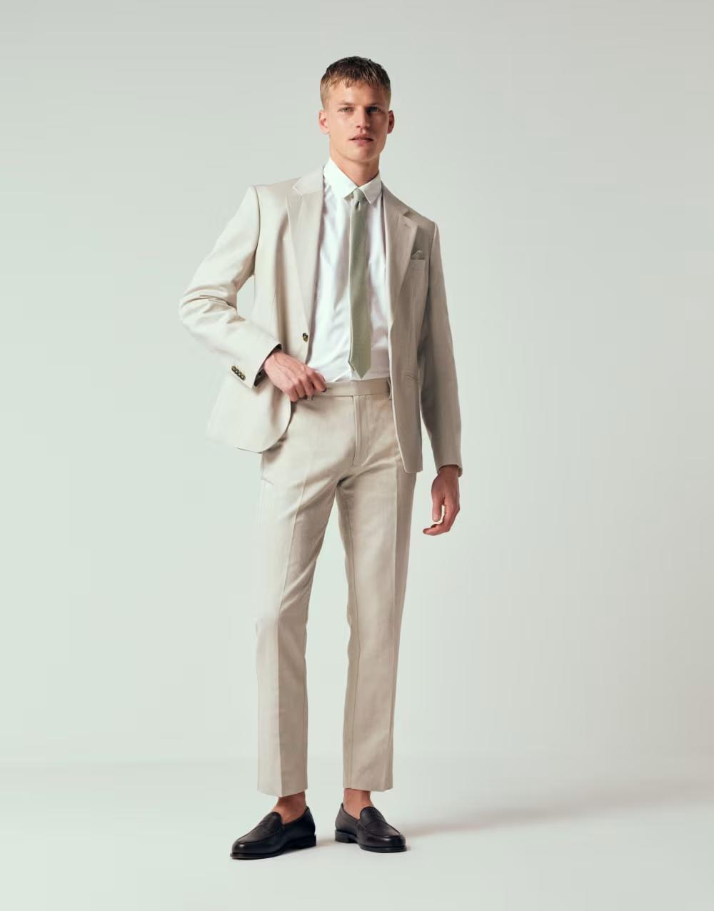 beżowe eleganckie spodnie kieszenie