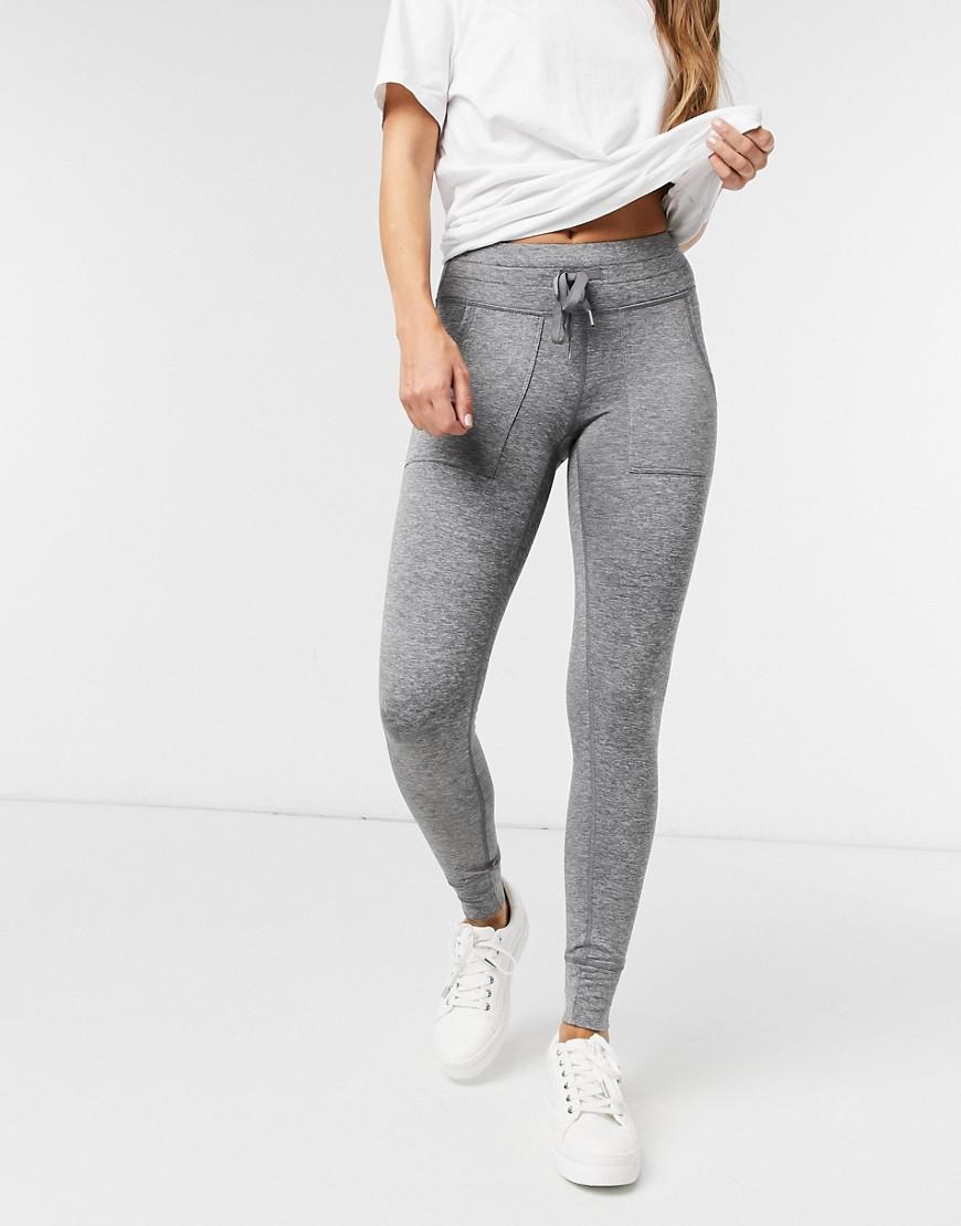 szare legginsy kieszenie