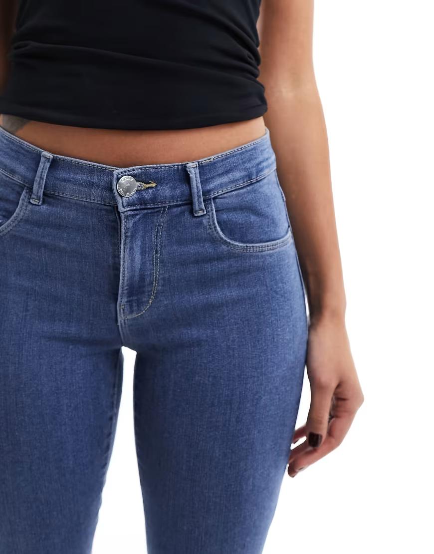 NIEBIESKIE SPODNIE JEANSOWE RURKI