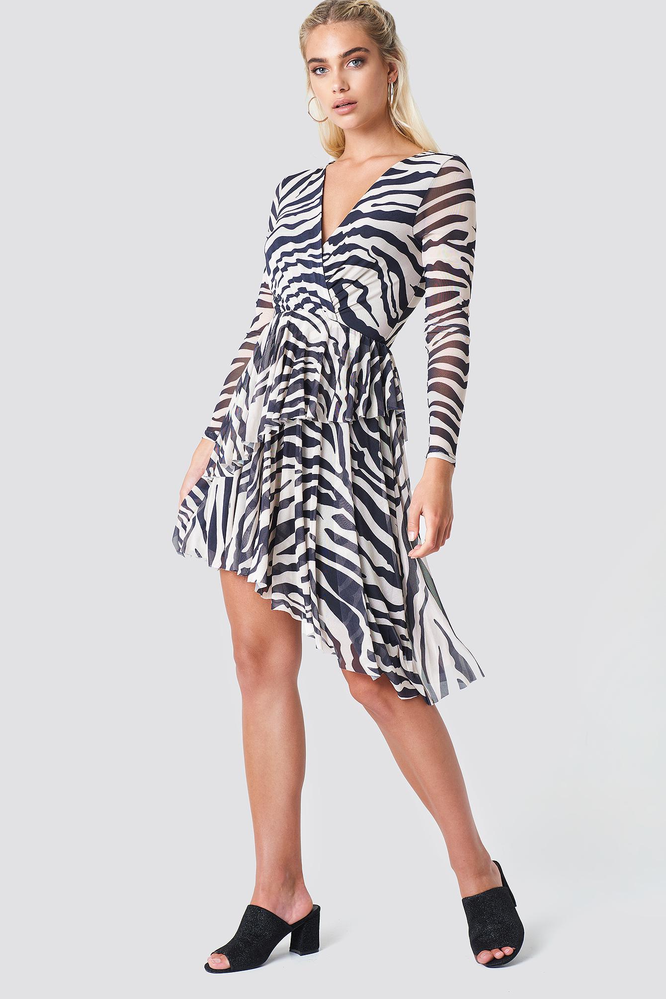 ASYMETRYCZNA SUKIENKA DŁUGI RĘKAW ANIMAL PRINT FALBANA 