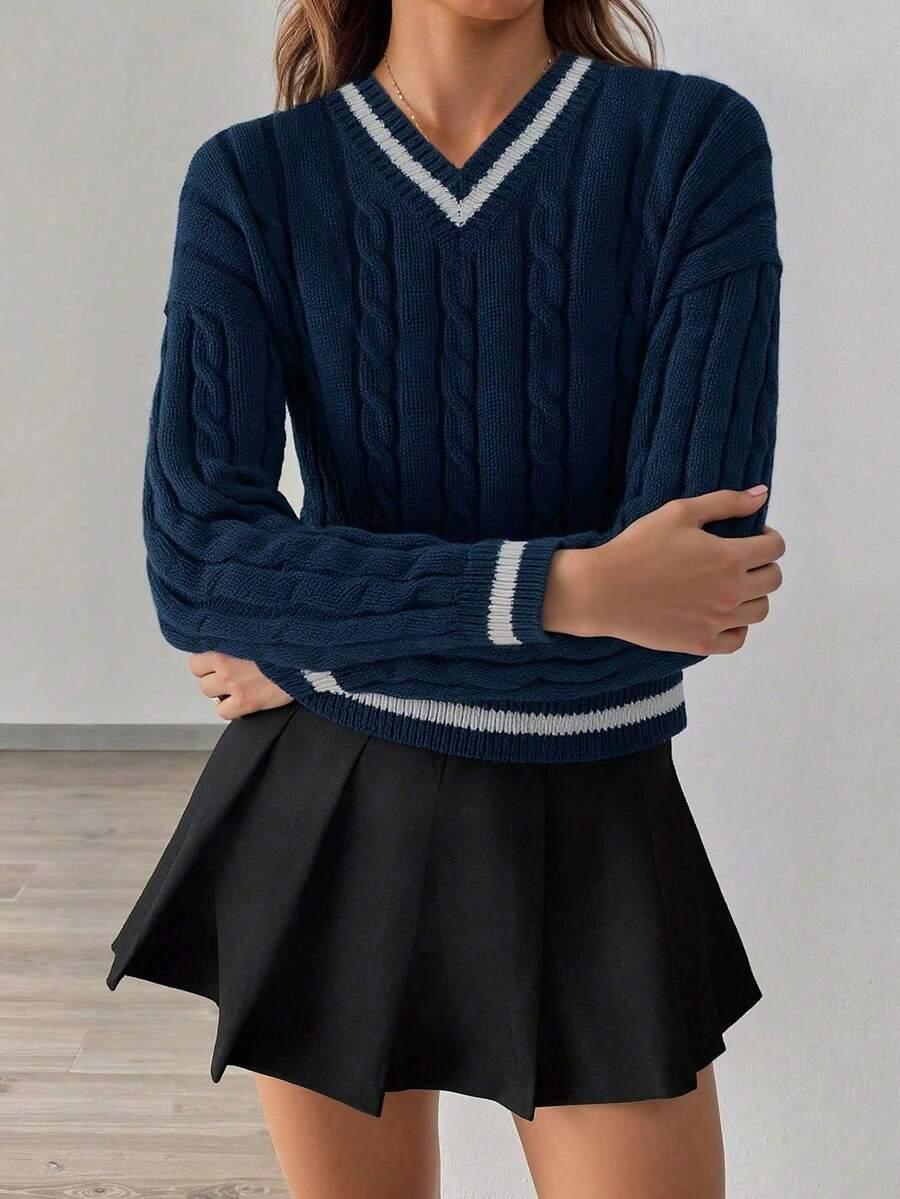granatowy sweter v-neck