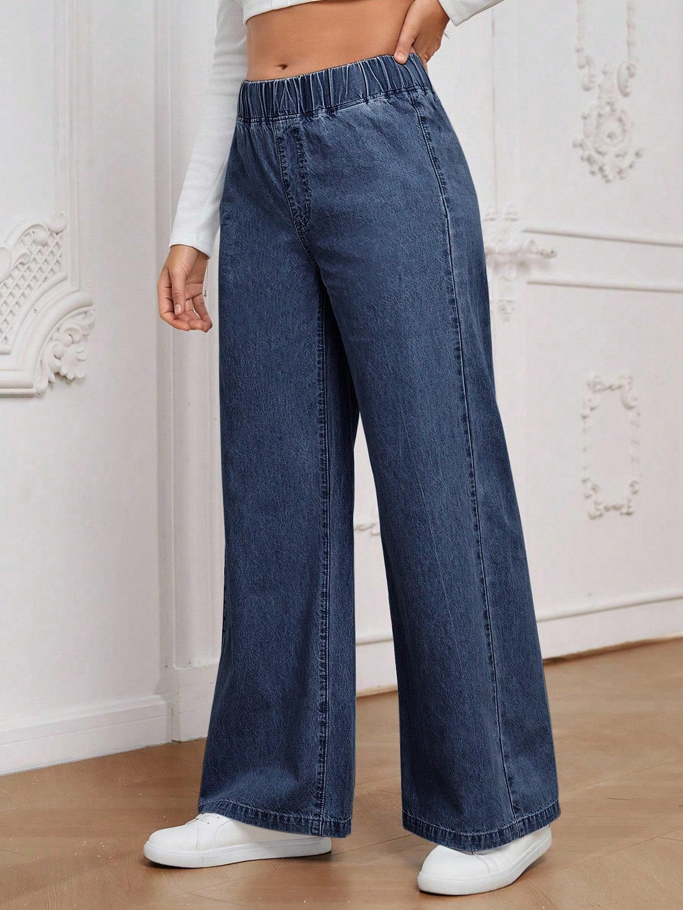 niebieskie spodnie jeans
