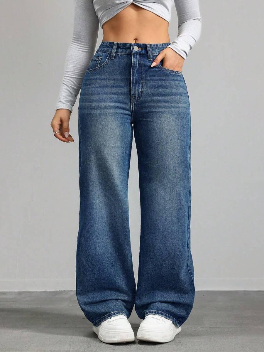 niebieskie spodnie jeans