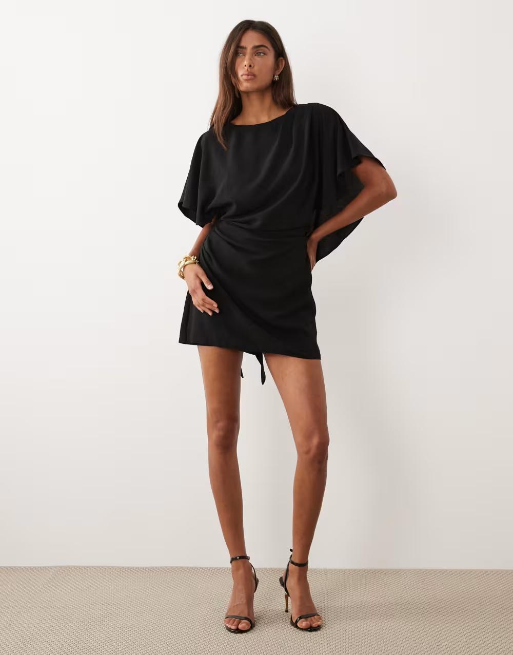 CZARNY KOMBINEZON ODKRYTE PLECY