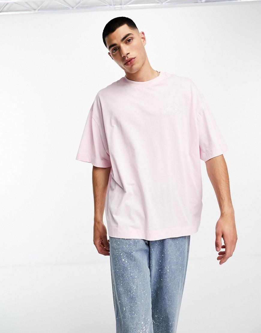 różowy t-shirt oversize napis haft