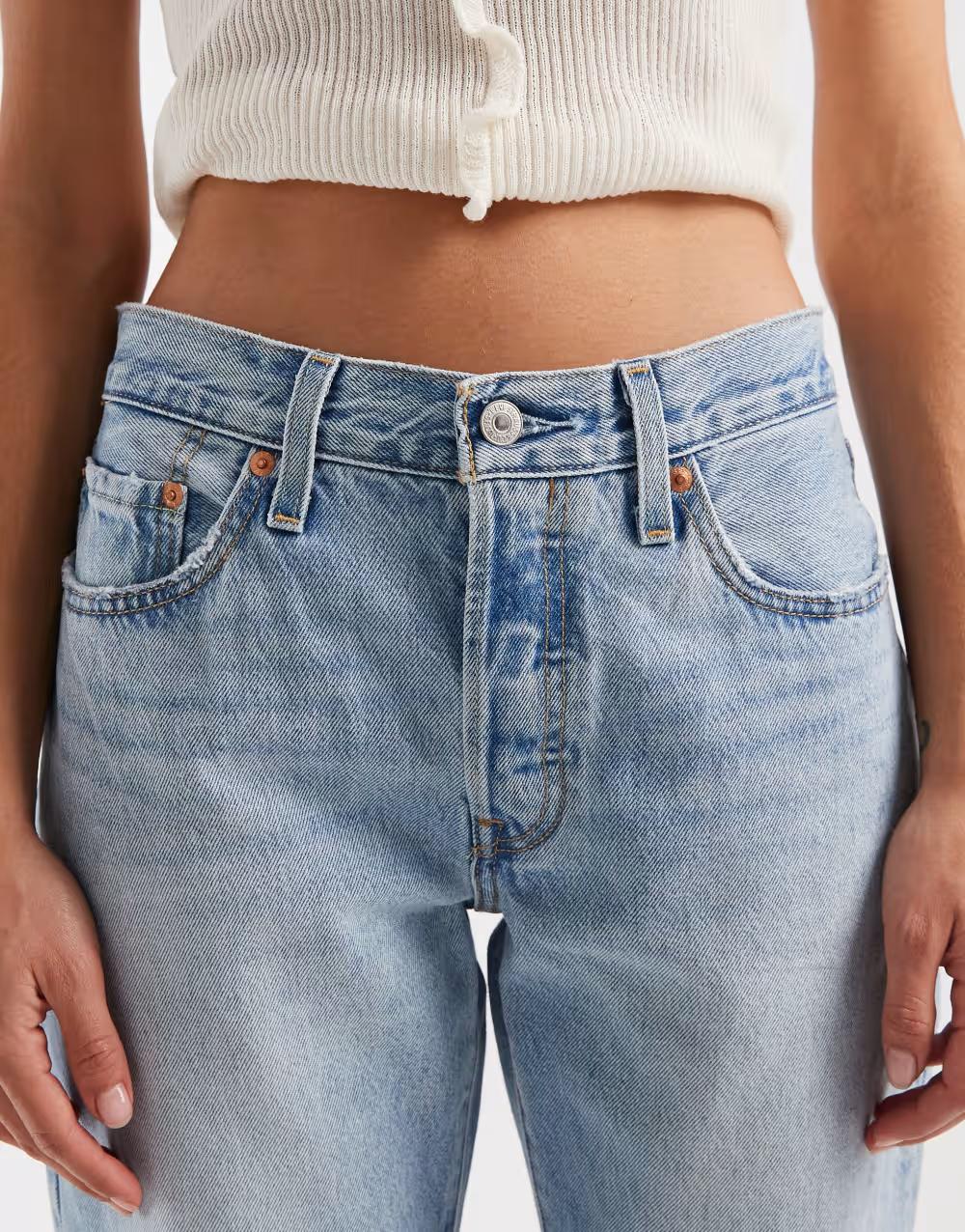niebieskie  spodnie jeans logo