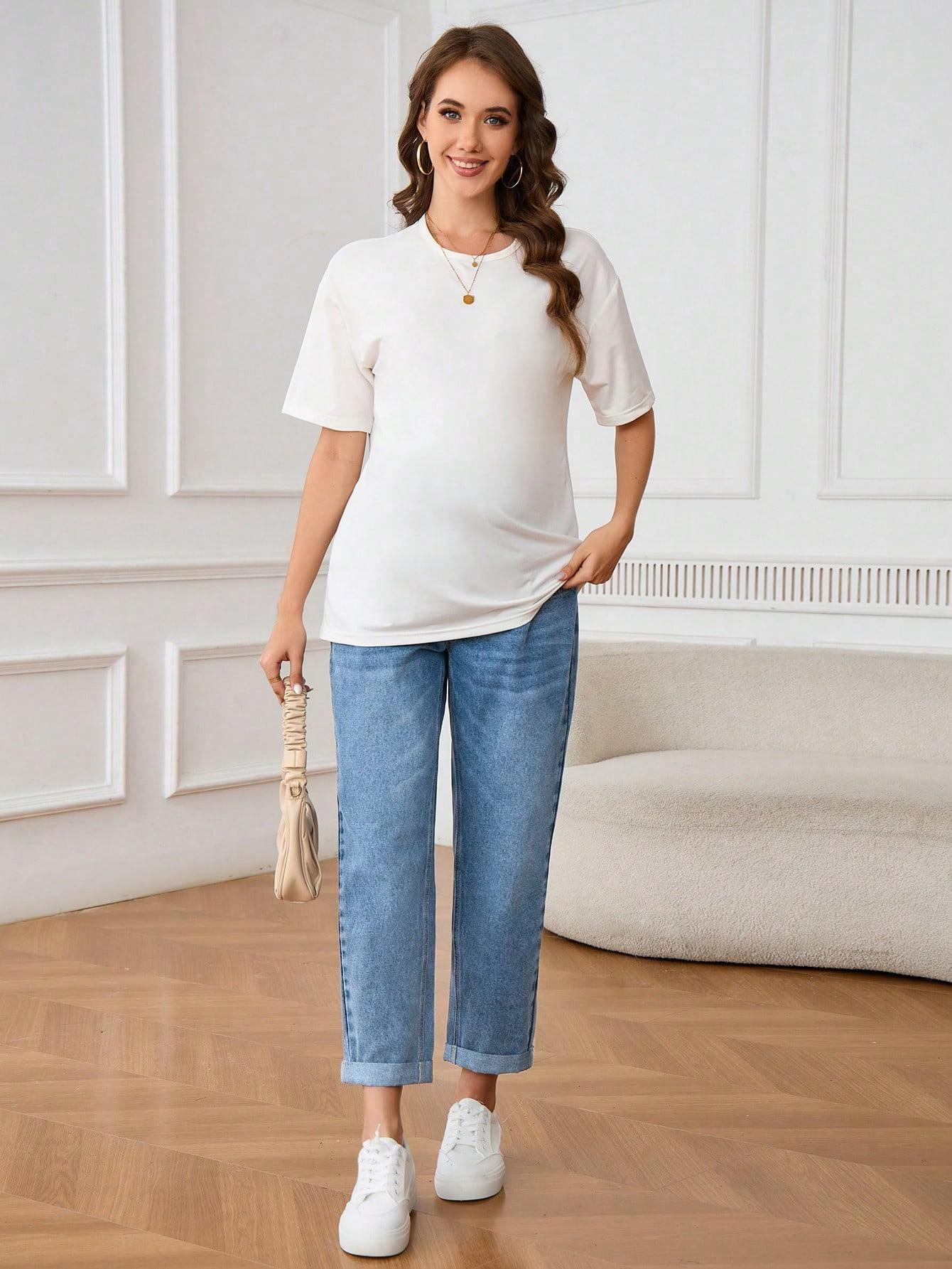 niebieskie spodnie jeans