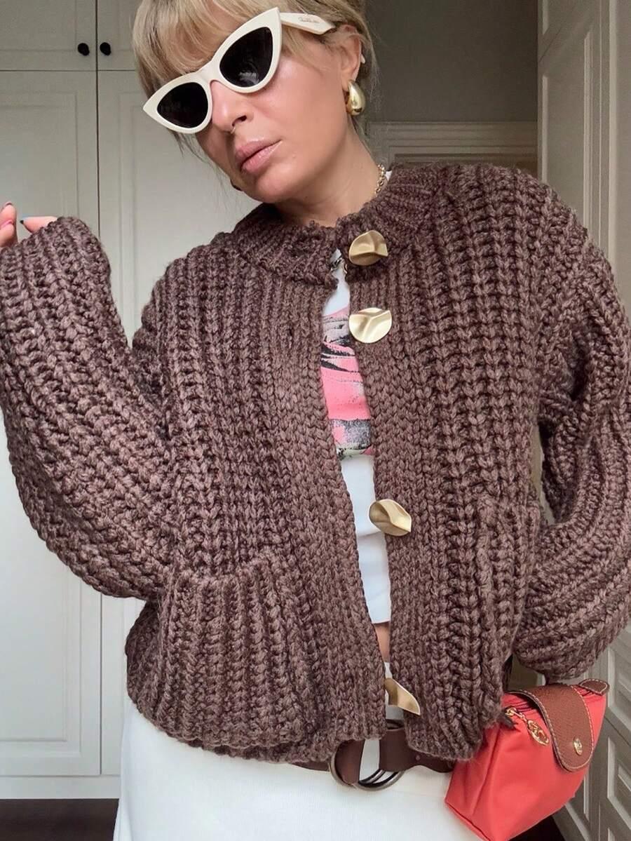 BRĄZOWY SWETER GUZIKI