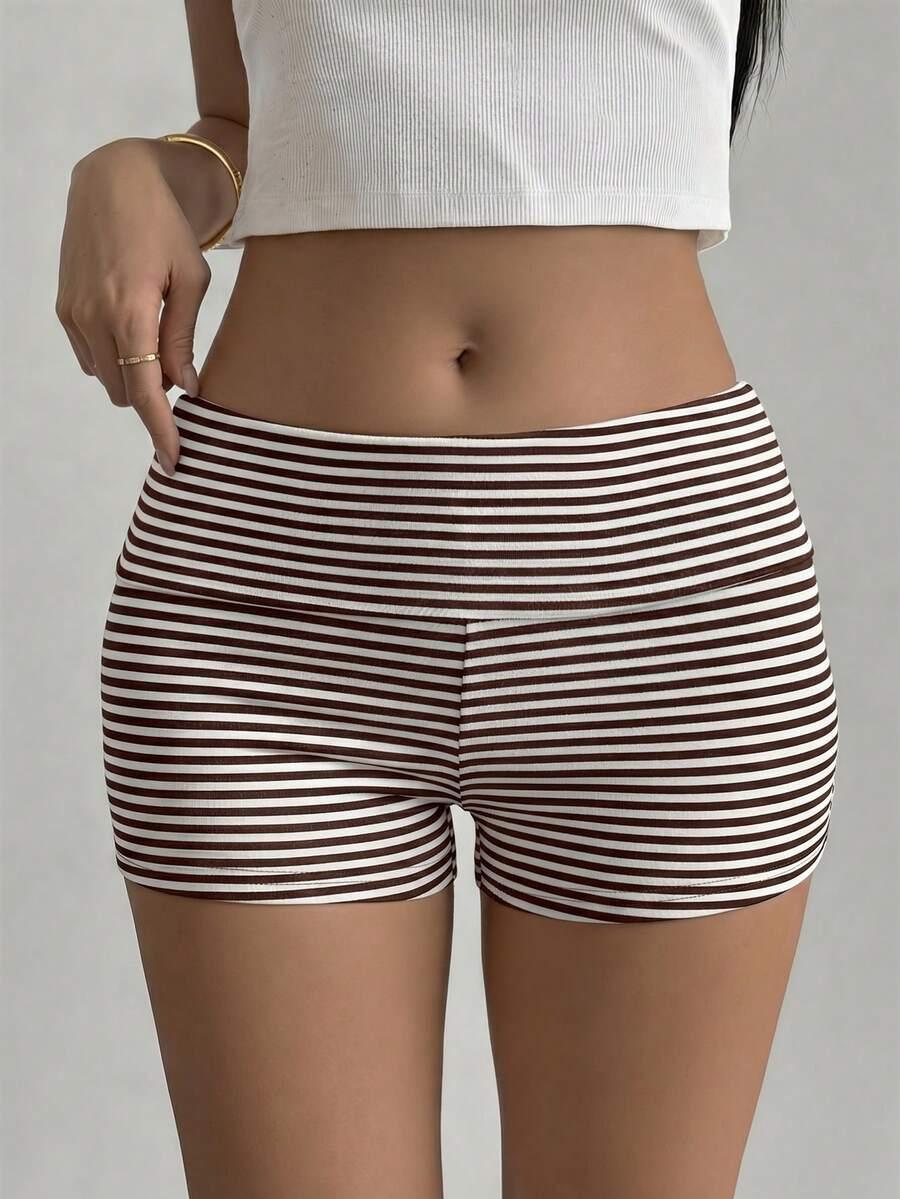 spodenki w paski casual