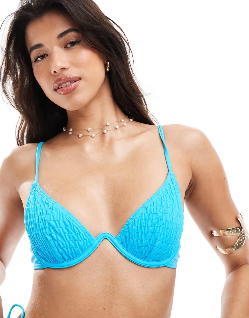 niebieska góra od bikini marszczenia