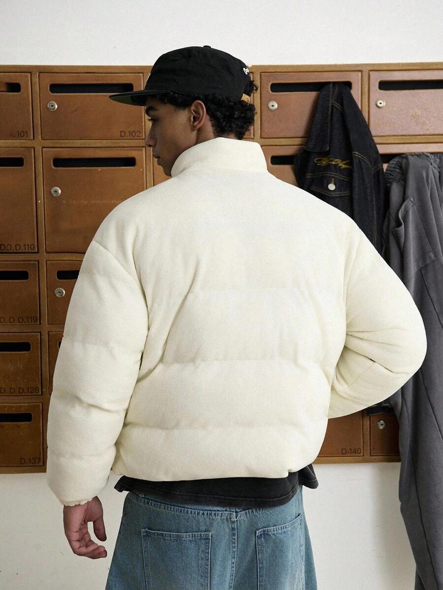 biała pikowana kurtka zamek