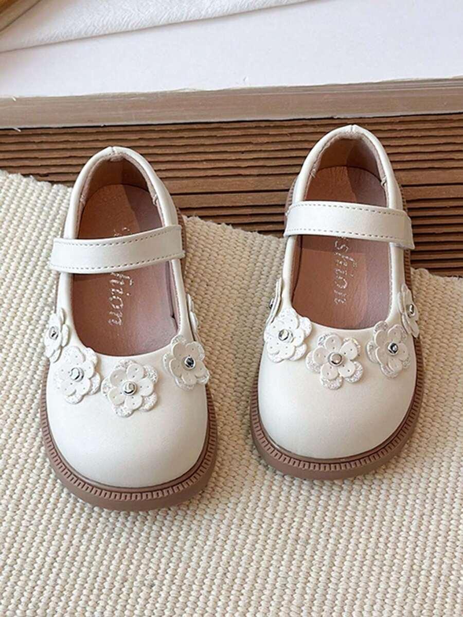 BUTY DZIECIĘCE ZDOBIENIE 