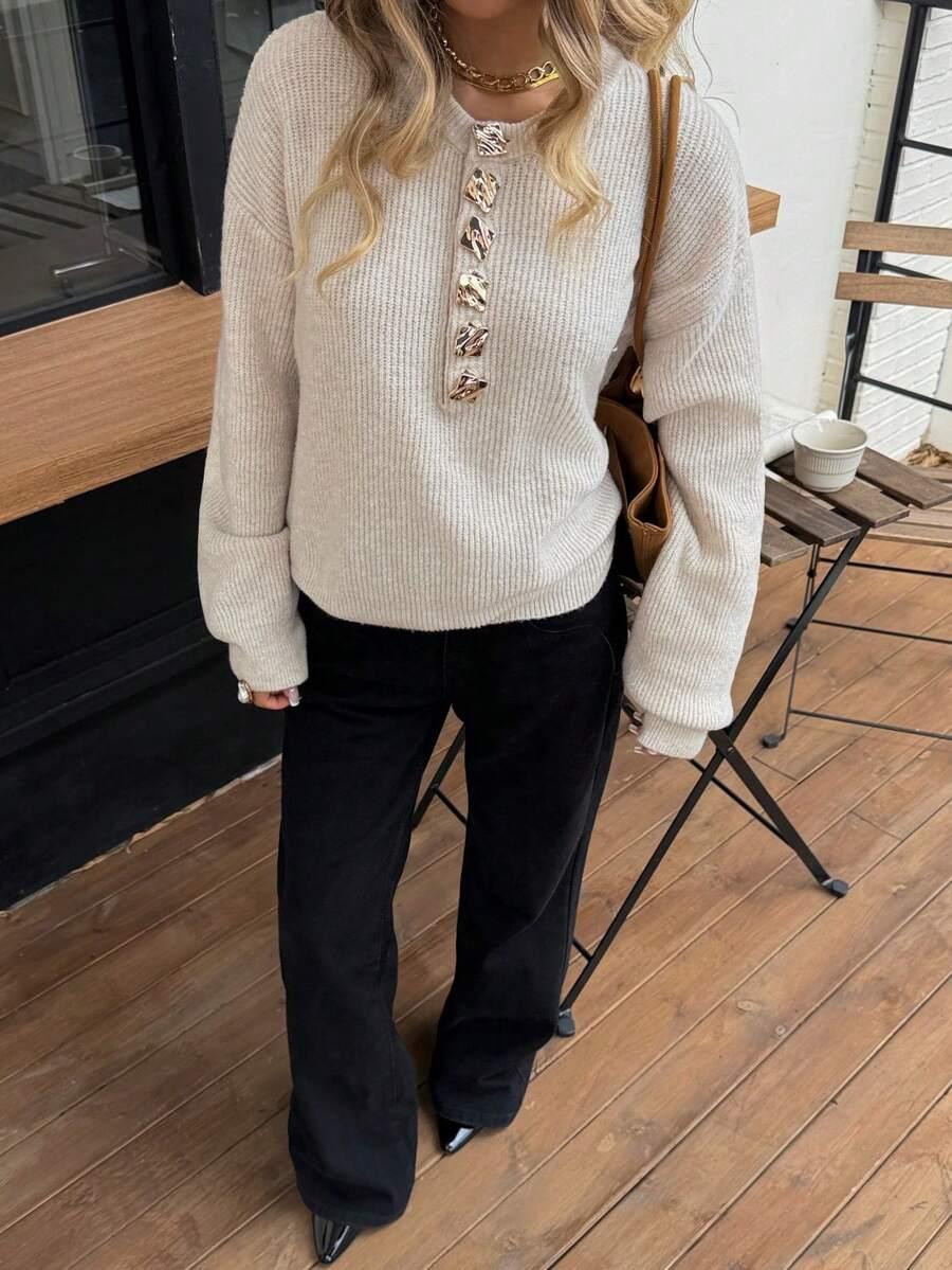 BEŻOWY SWETER GUZIKI