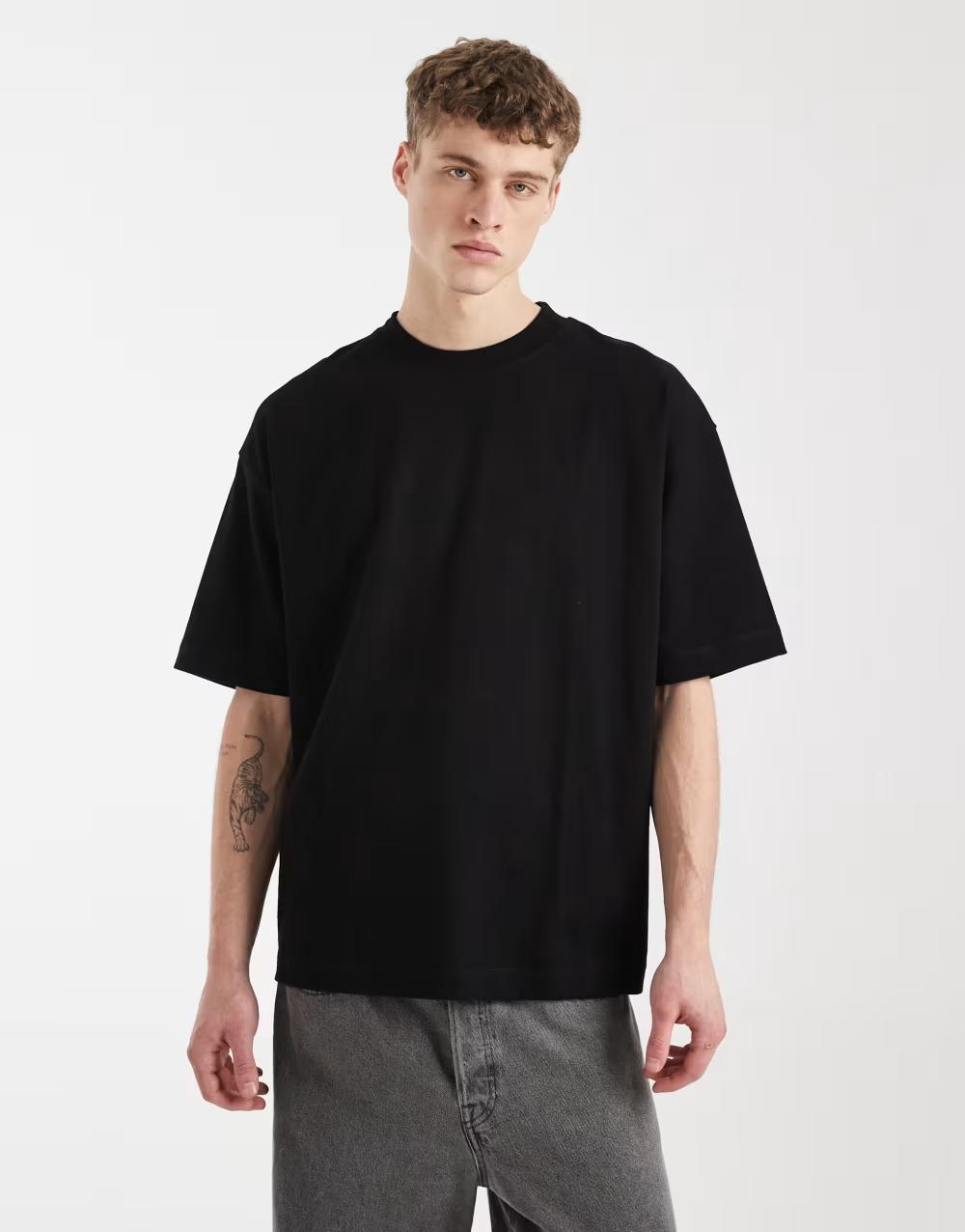 czarny t-shirt oversize okrągły dekolt casual