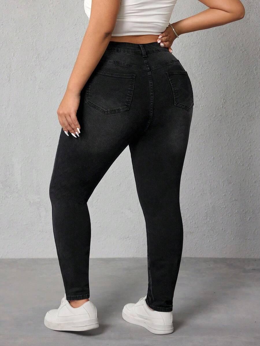 czarne spodnie jeans