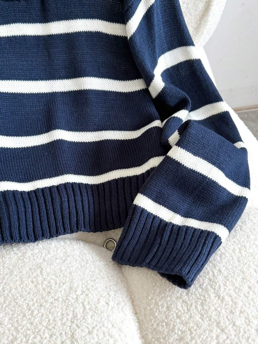 dzianinowy sweter wzór paski 