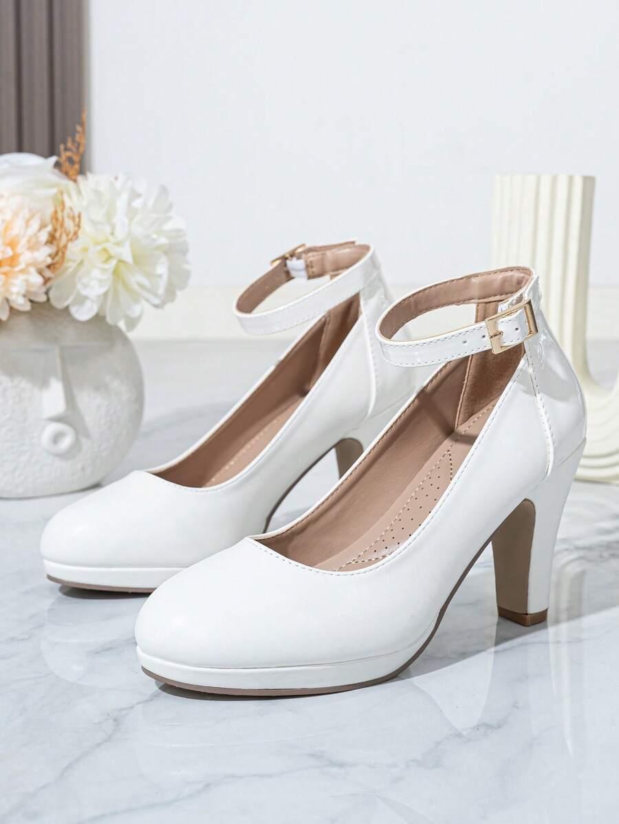 BIAŁE CZÓŁENKA NA OBCASIE 