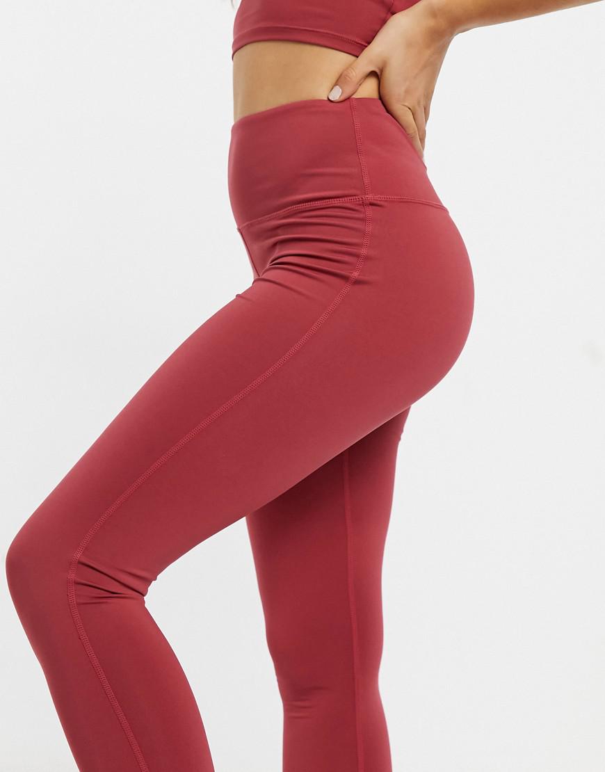 czerwone sportowe legginsy 