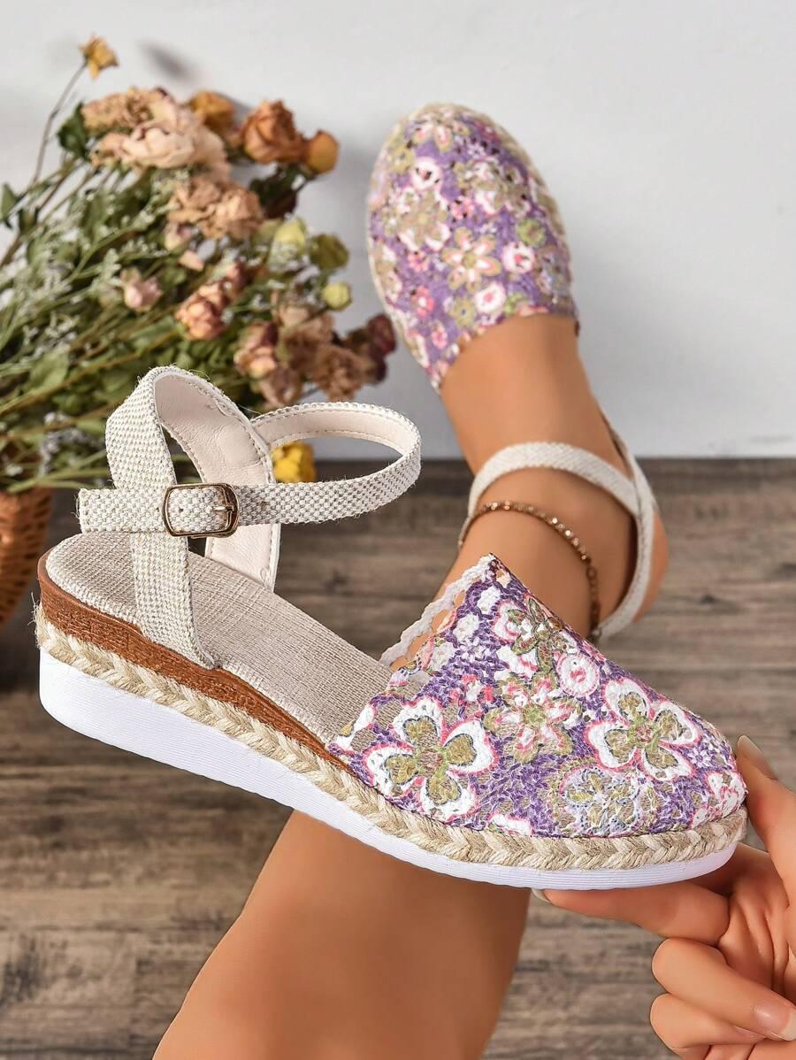 ESPADRYLE NA OBCASIE
