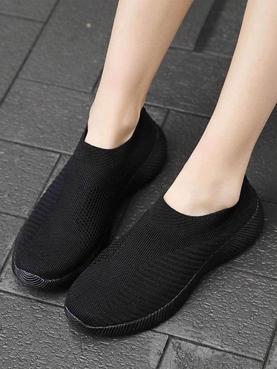 czarne wsuwane buty sportowe