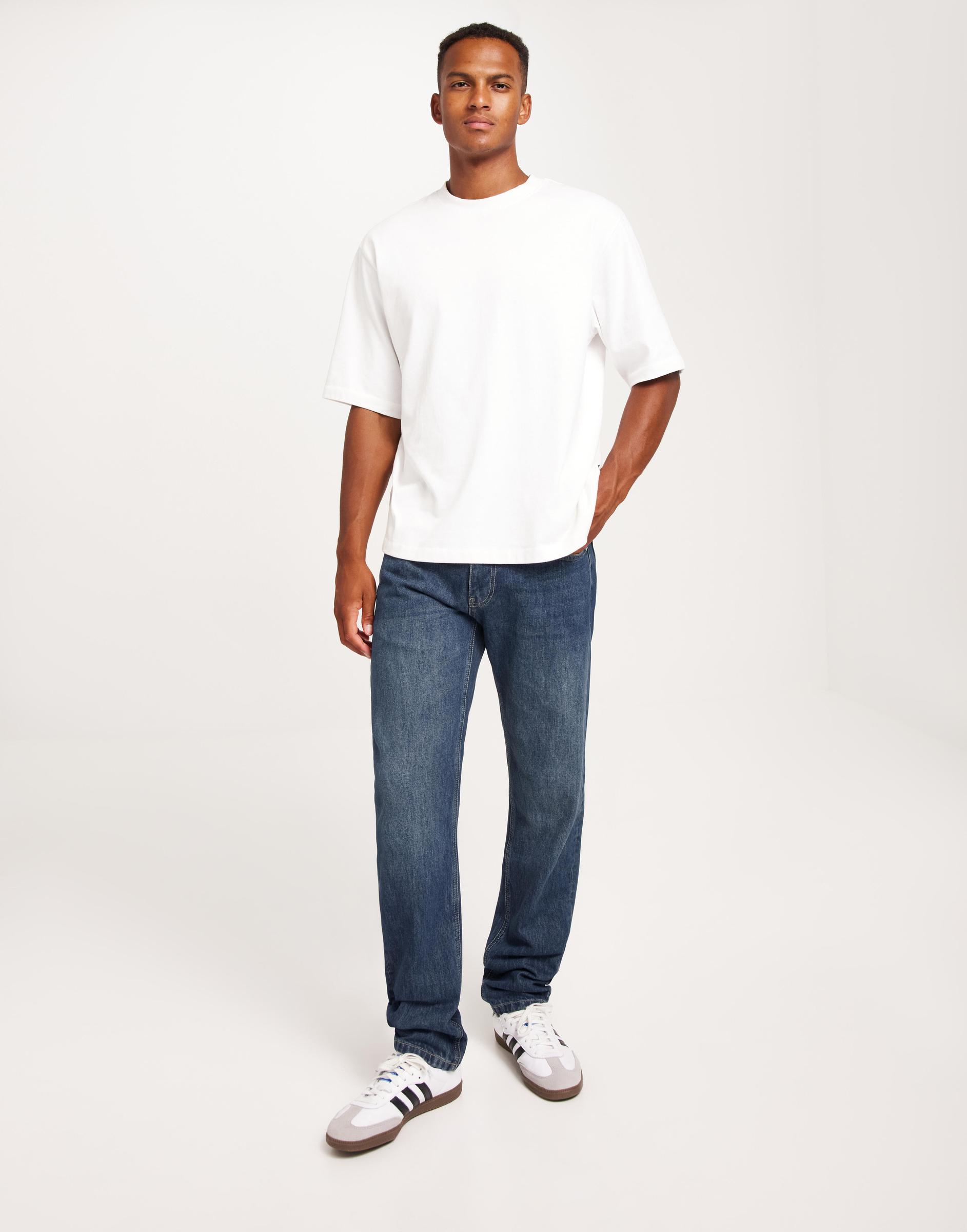 proste spodnie jeans