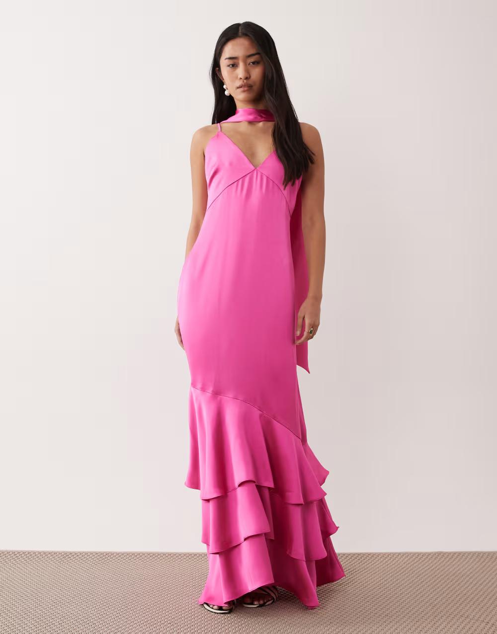 różowa satynowa maxi sukienka na ramiączkach v-neck