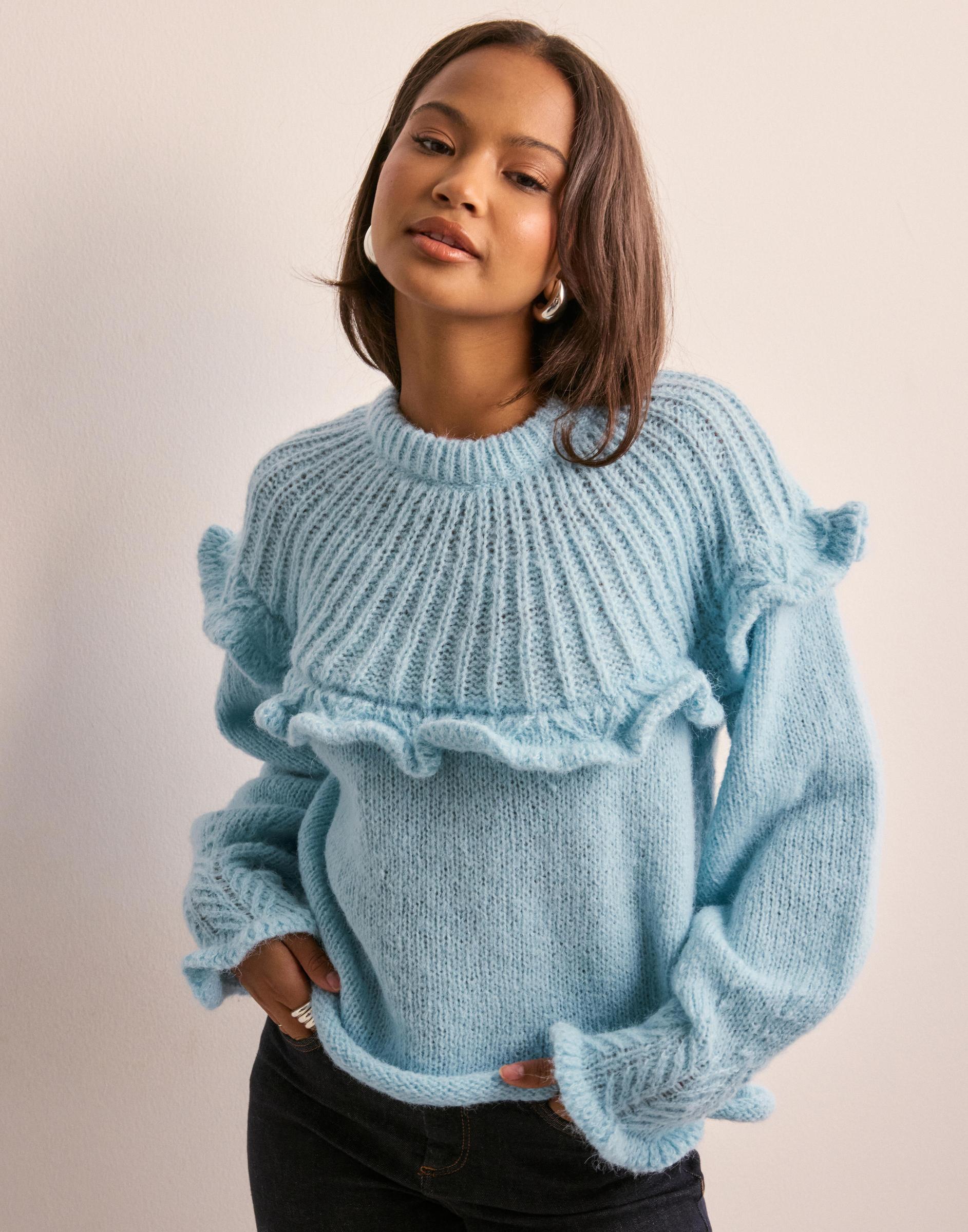 niebieski sweter falbany