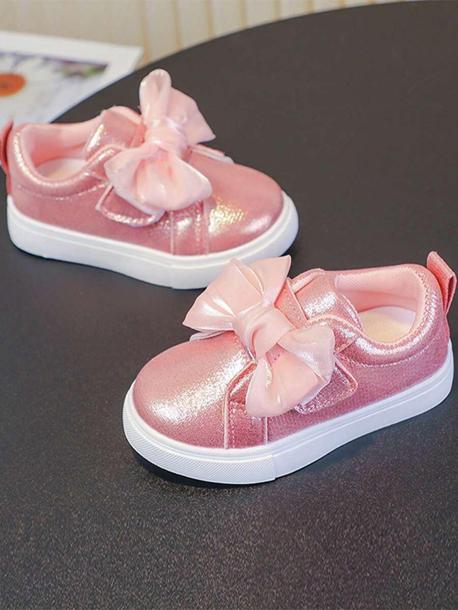 różowe buty sportowe