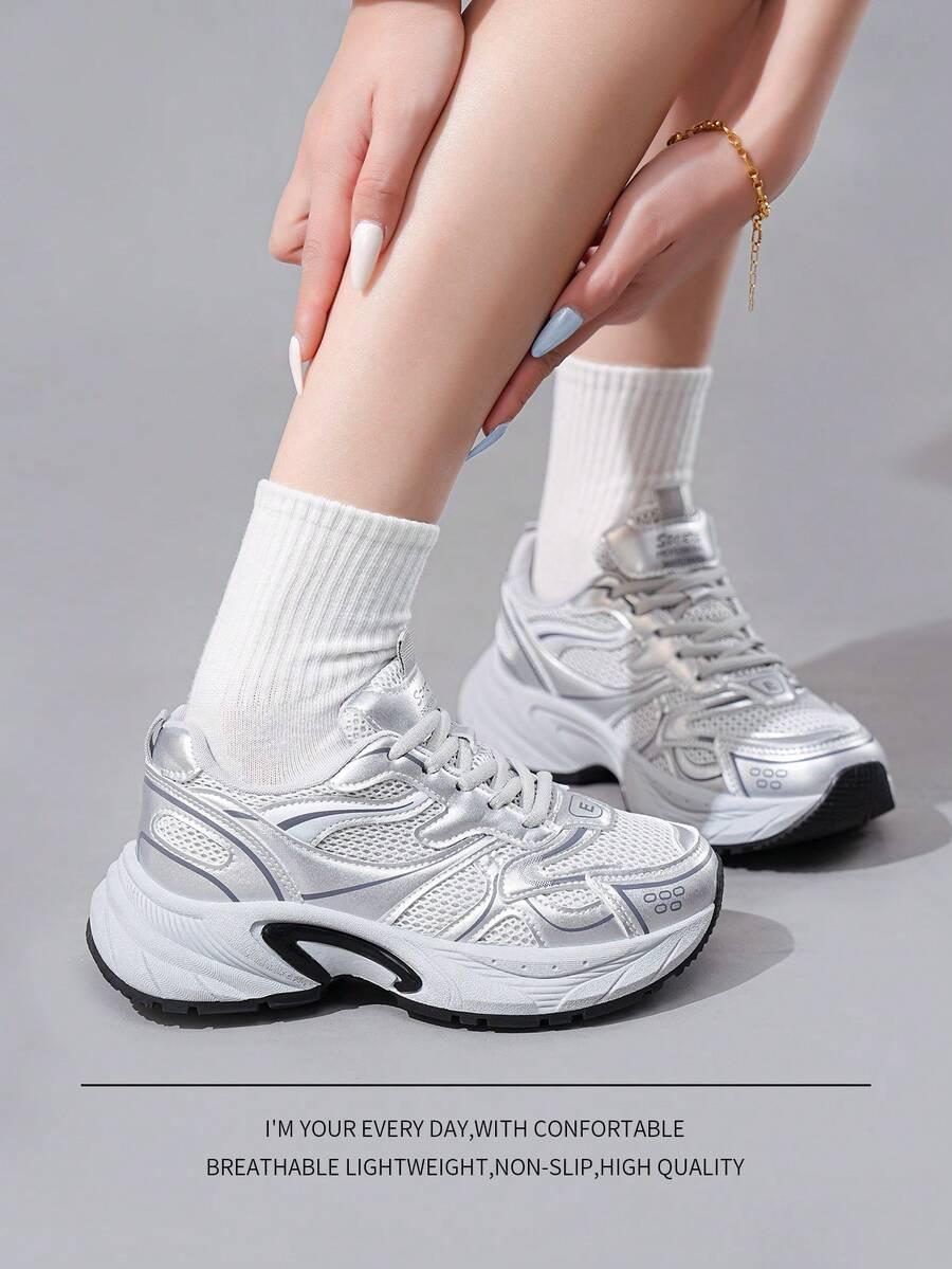 sznurowane buty sportowe