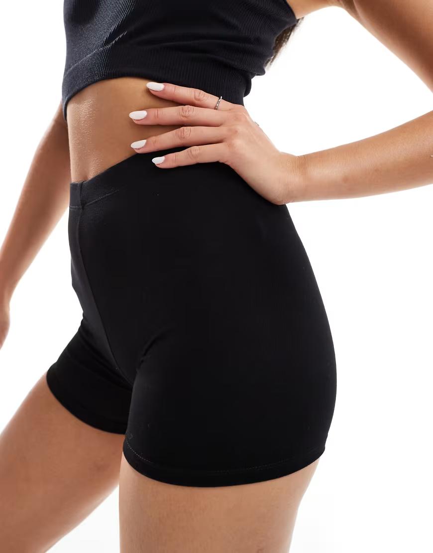 CZARNE KRÓTKIE LEGGINSY