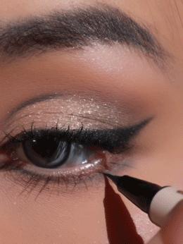 eyeliner w pisaku