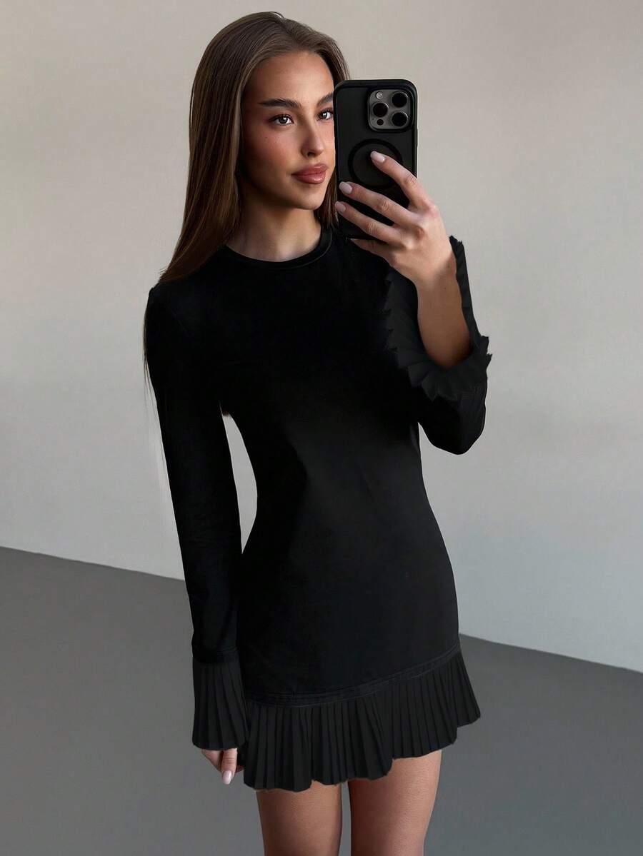 CZARNA MINI SUKIENKA 