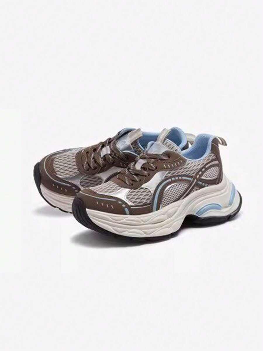 sznurowane buty sportowe