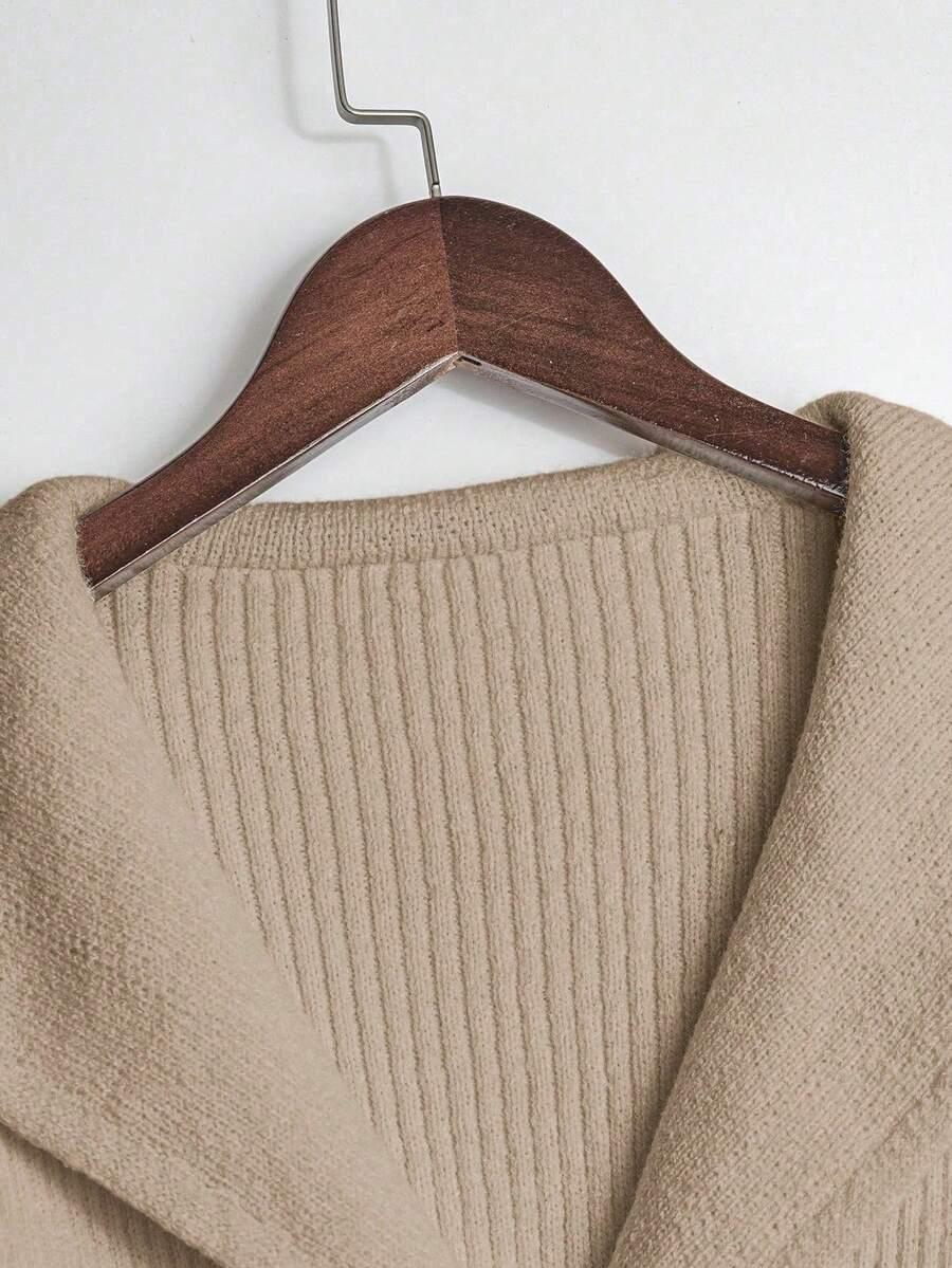beżowy sweter guziki