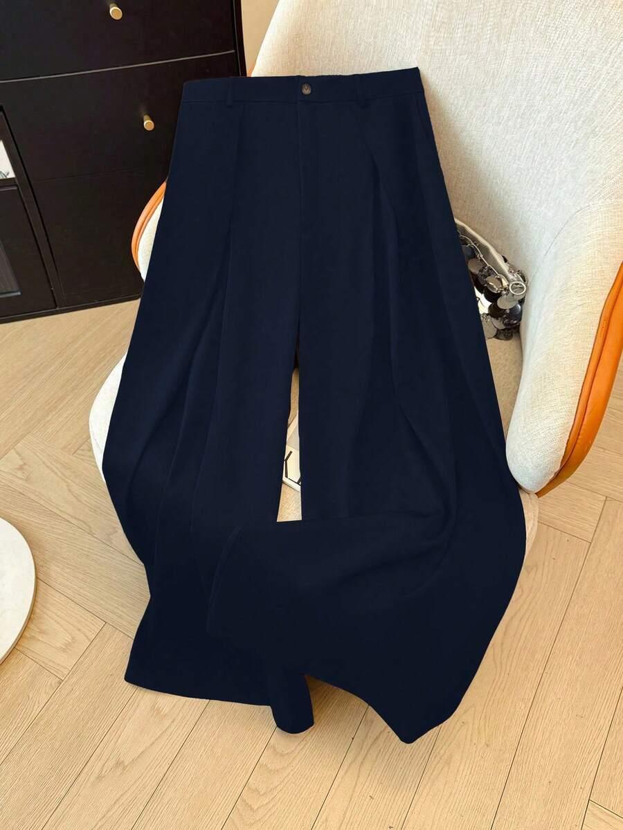 granatowe spodnie casual