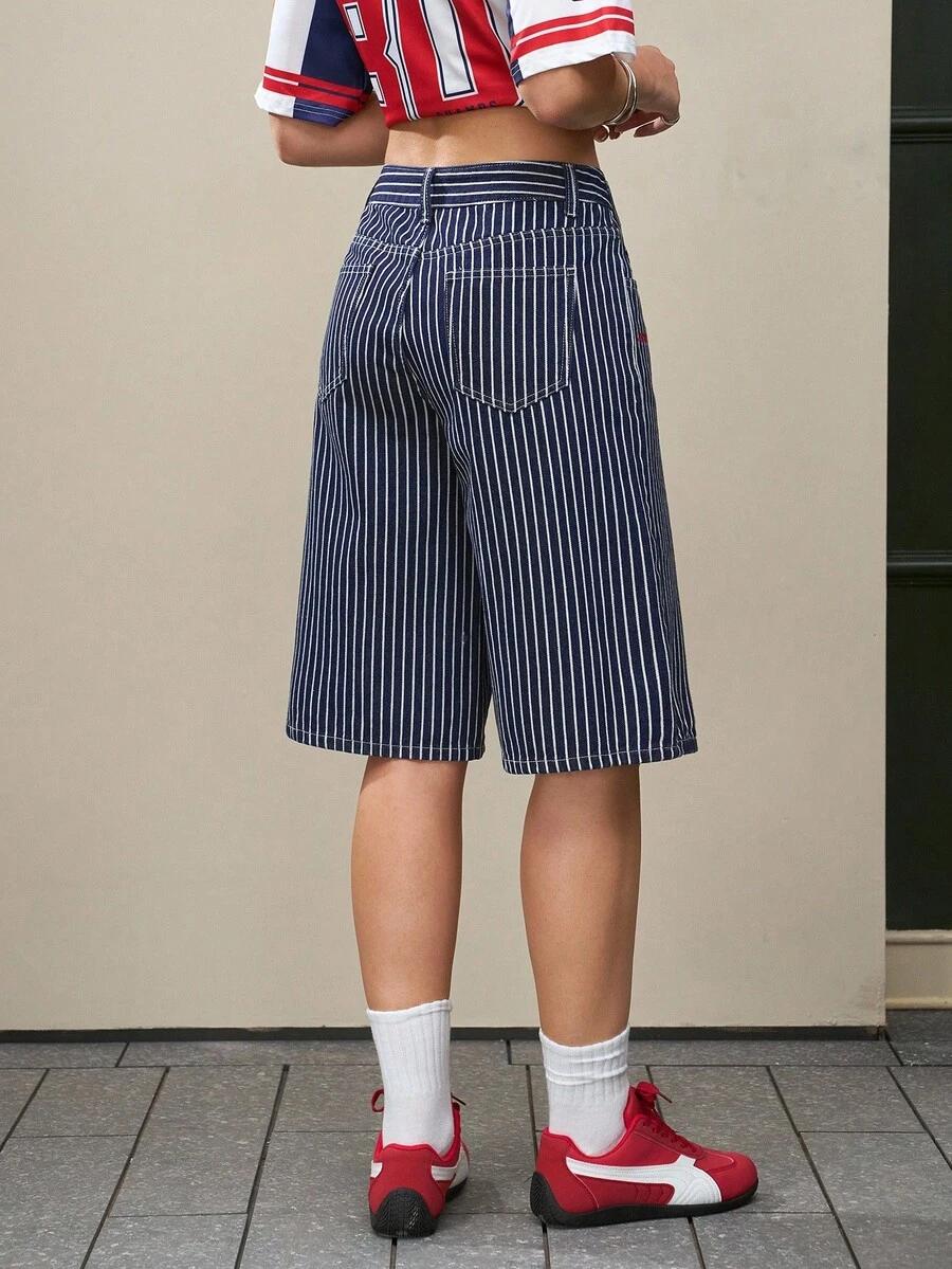 spodenki w paski casual