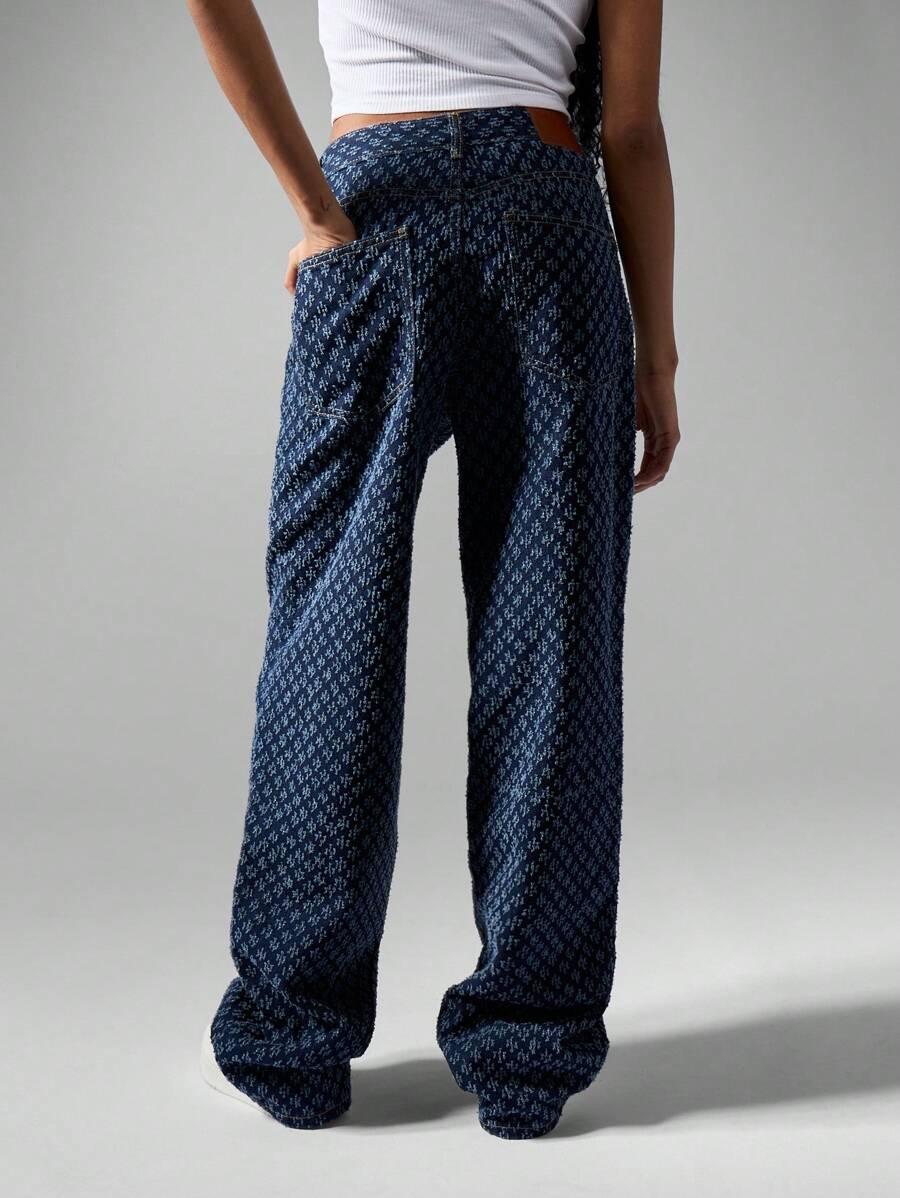 granatowe spodnie jeans