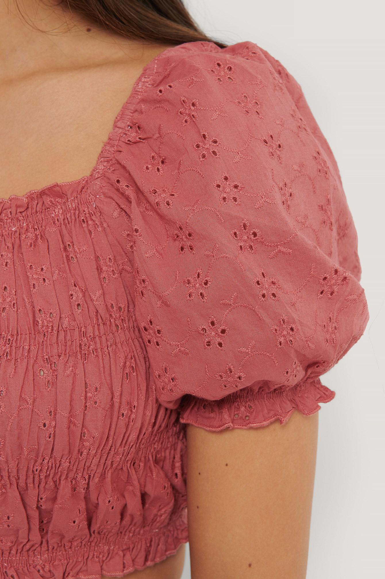 ażurowy crop top bufki