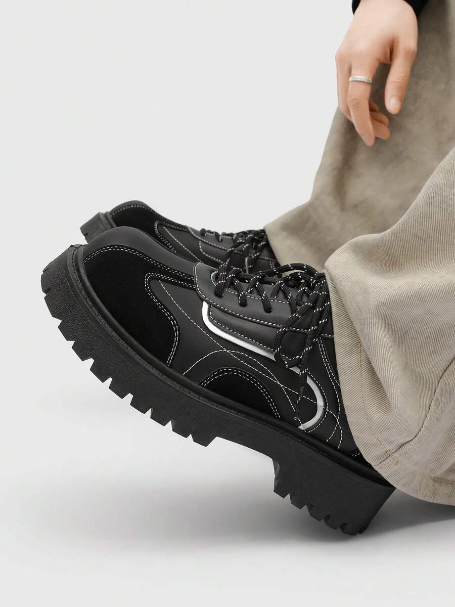 czarne sznurowane buty 