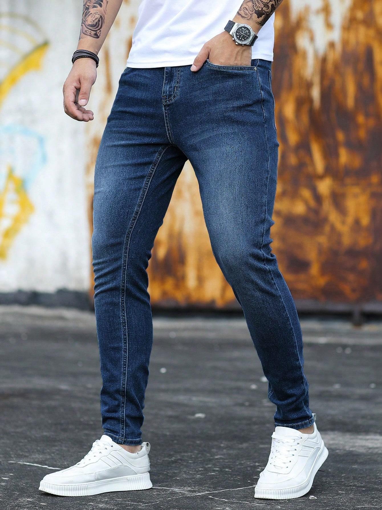 niebieskie spodnie jeans